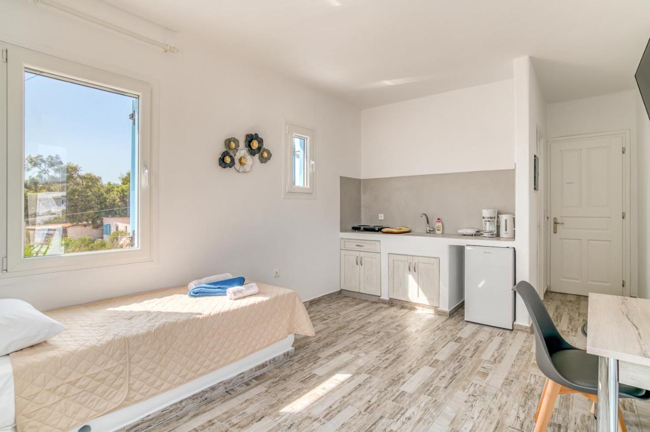 Ippocampos Seaside Serenity - Unwind At Paros Poolside Retreats Apartment